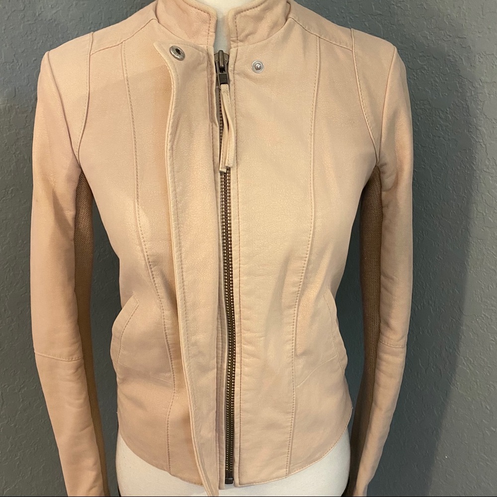 Gorgeous FREE PEOPLE vegan jacket - Picture 4 of 10